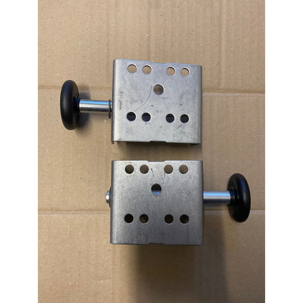 Cardale Maximiser Pair of Roller Spindle Brackets Cardale Maximiser Pair of Roller Spindle Brackets