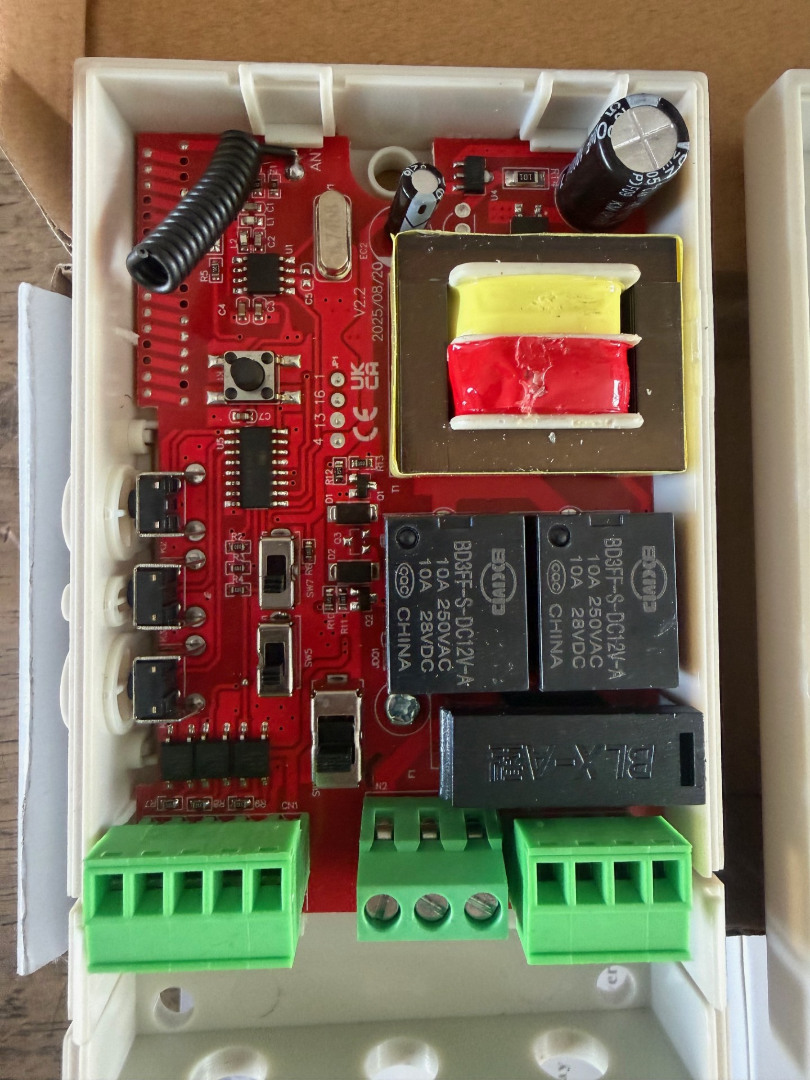 NVM Frequency Roller Shutter Remote Control Unit & 2 Handsets NVM Frequency Roller Shutter Remote Control Unit & 2 Handsets