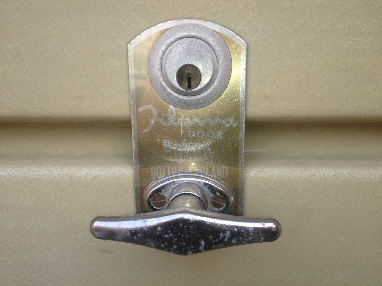 Filuma Sectional Garage Door Lock T-Handle